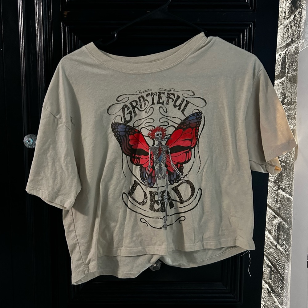 Grateful dead t-shirt, tan.